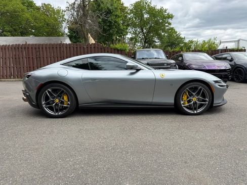 Used 2021 Ferrari Roma RWD image 5