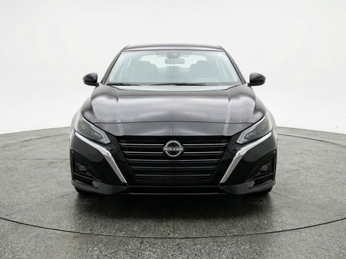 Used 2025 Nissan Altima 2.5 SV FWD image 2