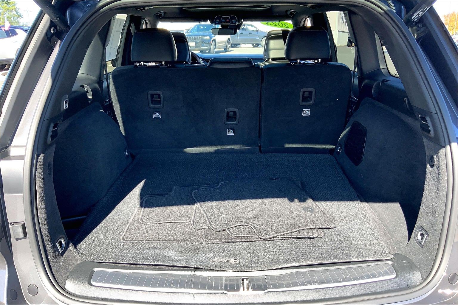 Certified 2025 Jeep Grand Cherokee Summit w/ Obsidian Package AWD/4WD image 29