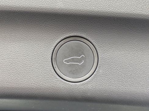 Used 2023 Tesla Model Y 2WD image 11
