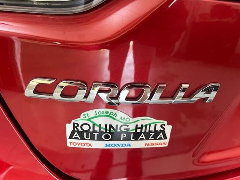 Used 2021 Toyota Corolla LE FWD image 42