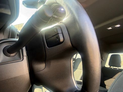 Used 2022 Chevrolet Silverado 1500 LT AWD/4WD image 18