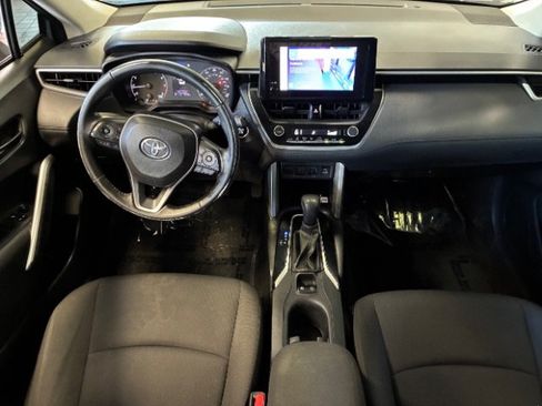 Used 2023 Toyota Corolla Cross LE FWD image 3
