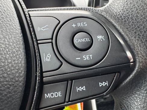 Used 2021 Toyota RAV4 LE image 18