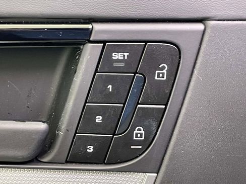 Used 2024 Porsche Cayenne image 33