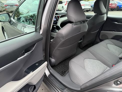 Used 2018 Toyota Camry LE image 13