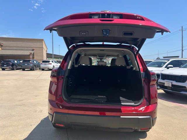 Used 2025 Nissan Rogue SV AWD/4WD image 8