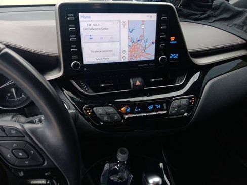 Used 2019 Toyota C-HR Limited image 3