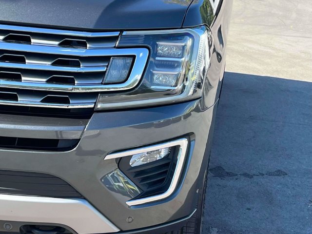 Used 2018 Ford Expedition Limited w/ Equipment Group 301A AWD/4WD image 9