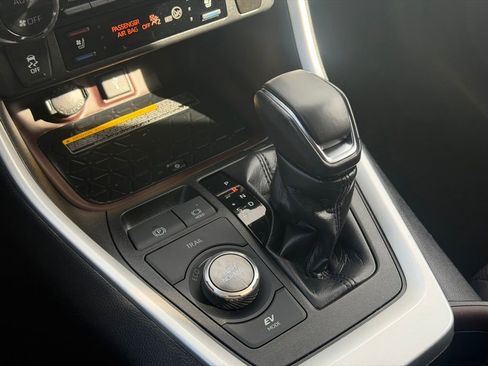 Used 2021 Toyota RAV4 Limited image 22