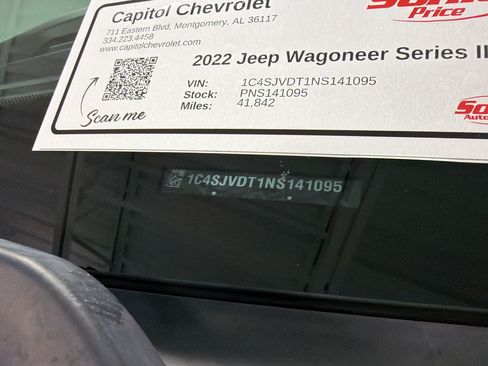 Used 2022 Jeep Wagoneer Series III AWD/4WD image 31