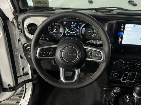 Used 2024 Jeep Wrangler Unlimited Sahara w/ Technology Group image 16