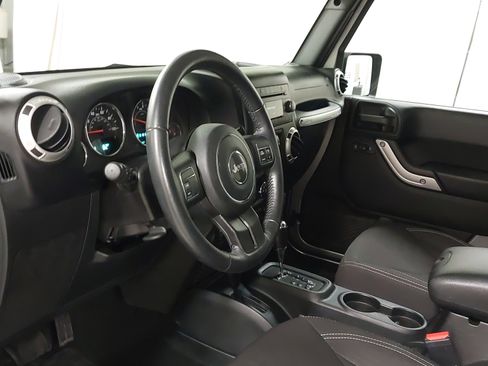 Used 2018 Jeep Wrangler Unlimited Sahara image 18