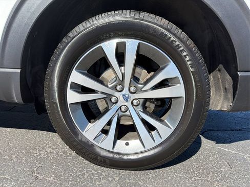 Used 2020 Ford Explorer Platinum w/ Premium Technology Package AWD/4WD image 24