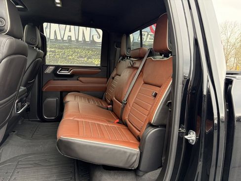 Used 2025 GMC Sierra 2500 Denali Ultimate image 12