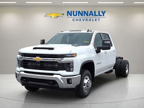 New 2026 Chevrolet Silverado 3500 LT w/ Convenience Package image 1