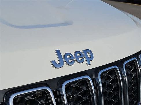 Used 2019 Jeep Grand Cherokee Laredo image 35