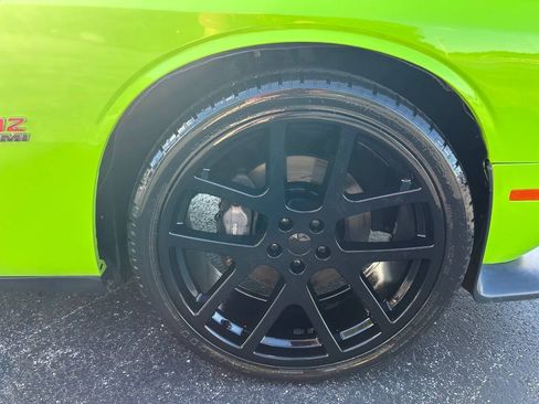 Used 2015 Dodge Challenger R/T Scat Pack w/ Leather Interior Group RWD image 17