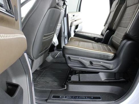 New 2026 GMC Yukon XL Denali Ultimate w/ LPO, Floor Liner Package AWD/4WD image 22