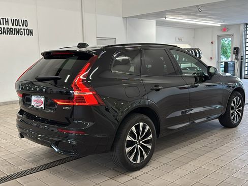 Used 2025 Volvo XC60 B5 Core AWD/4WD image 5