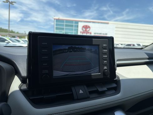 Used 2019 Toyota RAV4 XLE w/ Convenience Package FWD image 7