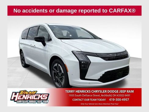 New 2027 Chrysler Pacifica Limited FWD image 1