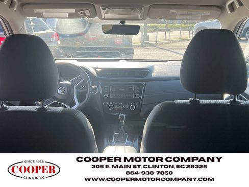 Used 2018 Nissan Rogue SV w/ Premium Package image 23