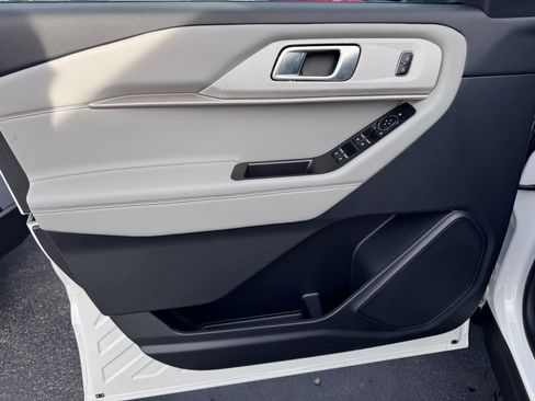 Used 2025 Ford Explorer Active w/ Active Comfort Package image 22