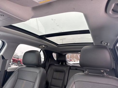 Used 2022 Chevrolet Equinox Premier image 11