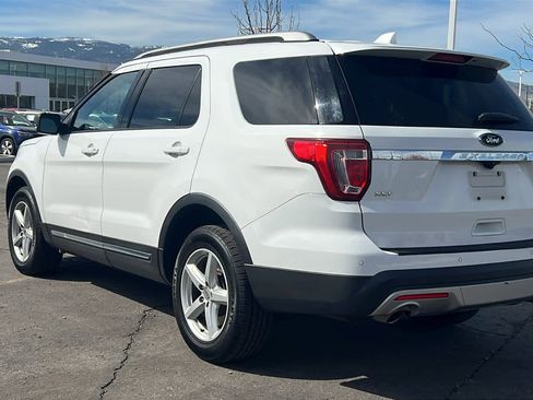 Used 2017 Ford Explorer XLT w/ Equipment Group 202A image 7