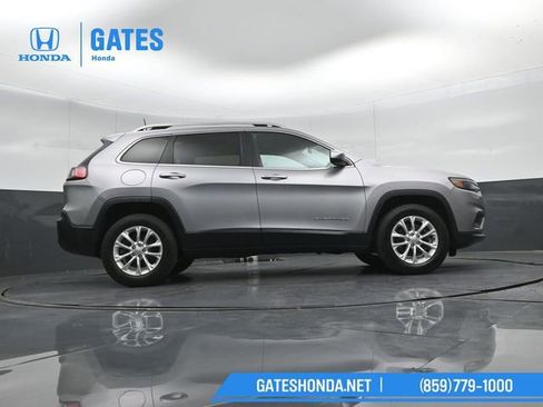 Used 2019 Jeep Cherokee Latitude w/ Popular Appearance Group AWD/4WD image 37