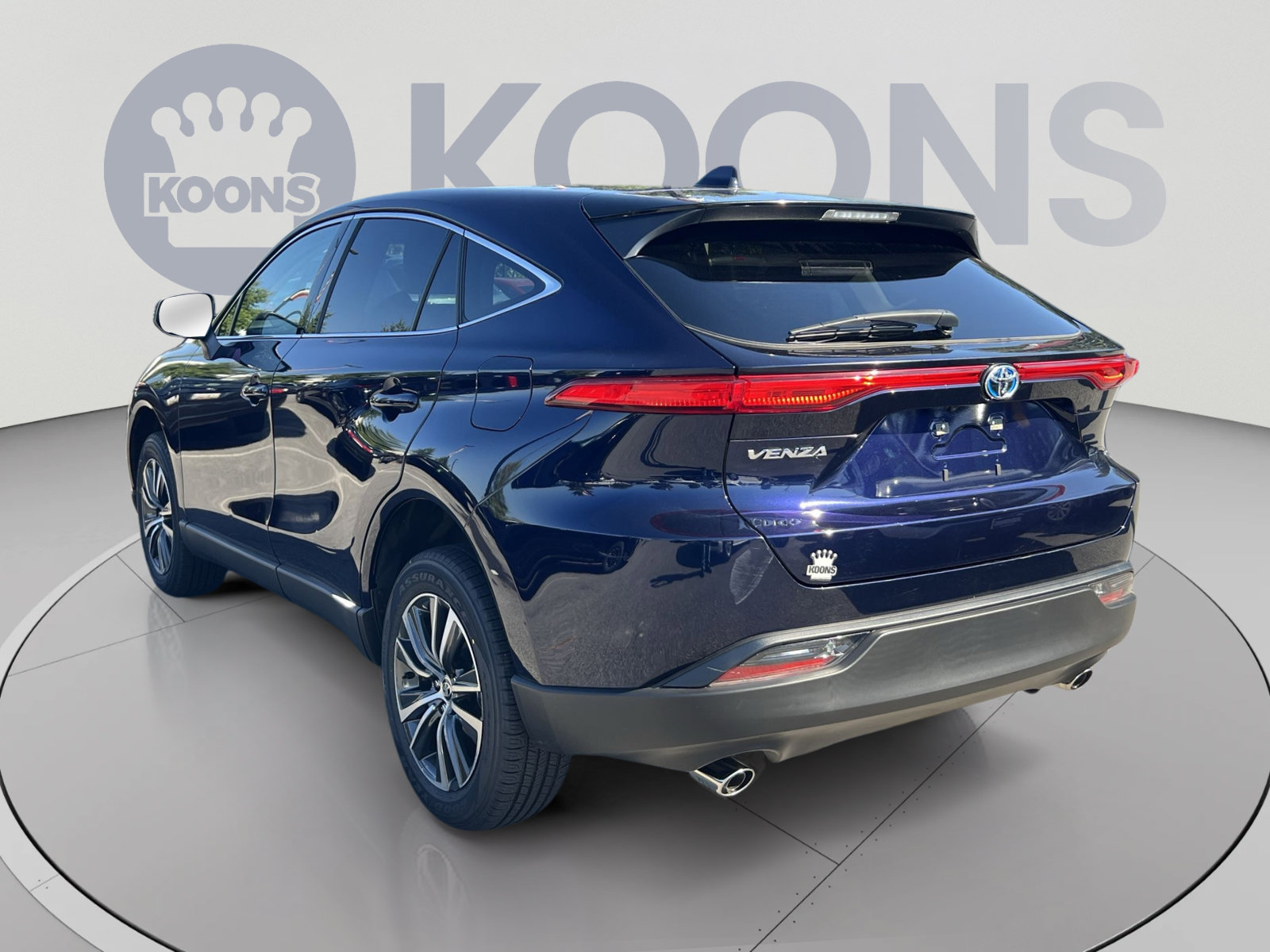 Used 2023 Toyota Venza LE AWD/4WD image 4
