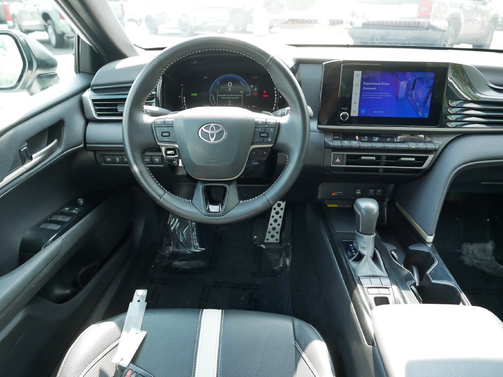 Used 2025 Toyota Camry SE FWD image 12
