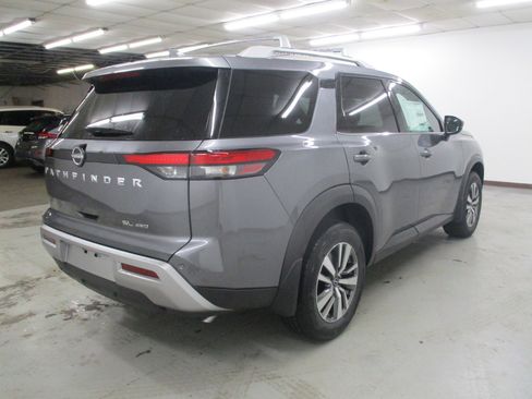New 2025 Nissan Pathfinder SL image 8