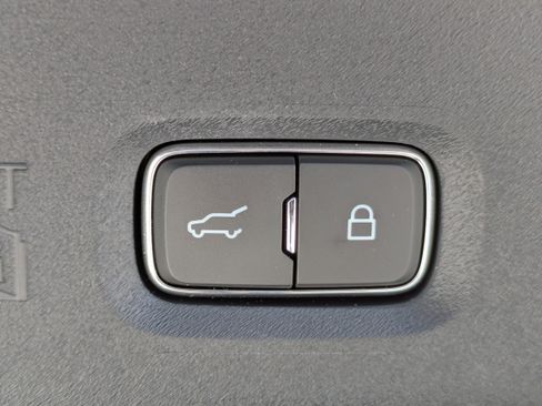 Used 2025 Ford Expedition Tremor AWD/4WD image 8