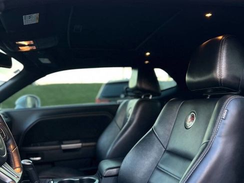 Used 2014 Dodge Challenger R/T image 9