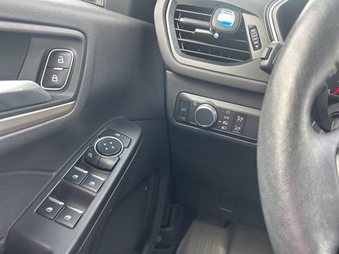 Used 2021 Ford Escape SE w/ SE Sport Appearance Package image 14