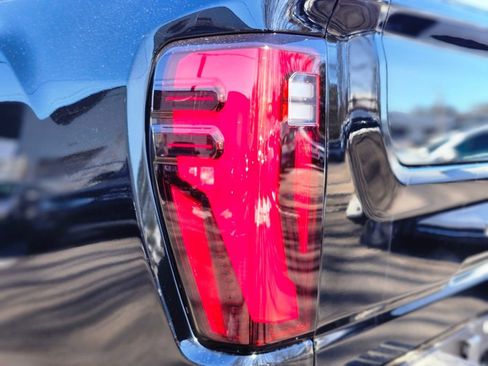 Used 2024 GMC Sierra 2500 Denali Ultimate image 9