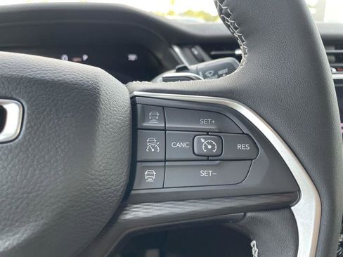 New 2025 Jeep Grand Cherokee Altitude image 9