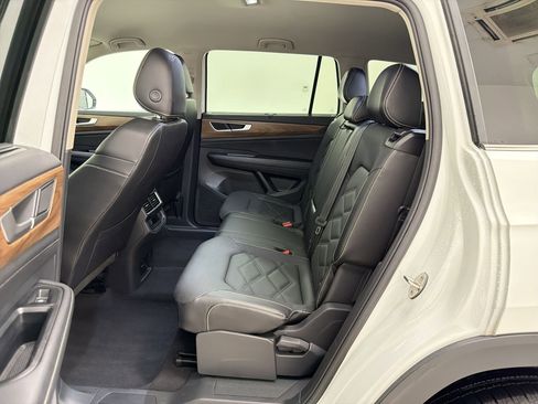 Used 2025 Volkswagen Atlas SE AWD/4WD image 13