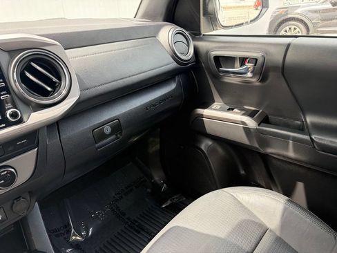 Used 2022 Toyota Tacoma Limited AWD/4WD image 44