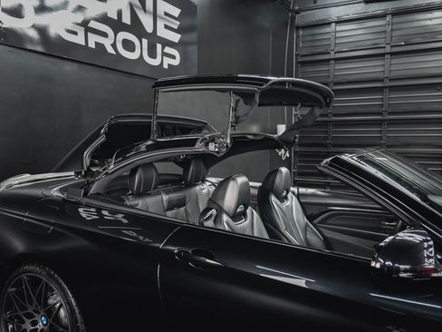 Used 2016 BMW M4 Convertible image 15