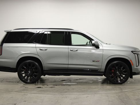 Used 2025 Cadillac Escalade V image 9