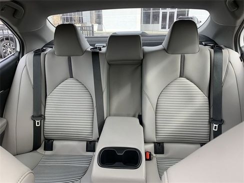 Used 2024 Toyota Camry SE image 31