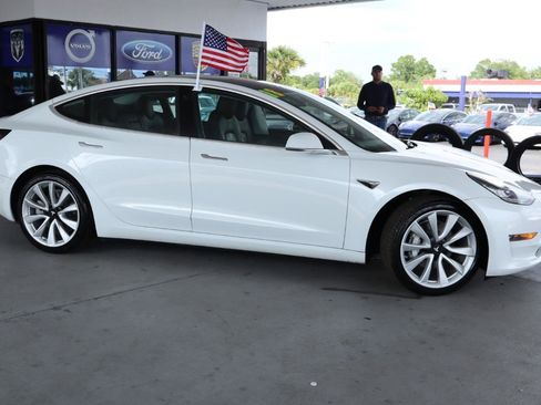 Used 2018 Tesla Model 3 Mid Range RWD image 6