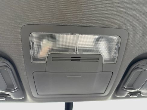 Used 2017 Toyota Camry LE FWD image 33