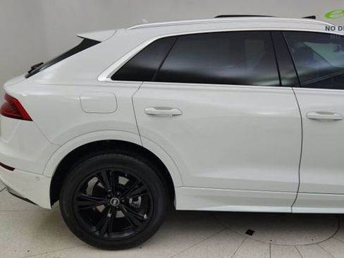 Used 2023 Audi Q8 Premium w/ Convenience Package AWD/4WD image 7