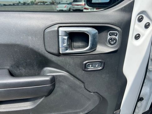Used 2018 Jeep Wrangler Unlimited Sport S AWD/4WD image 16
