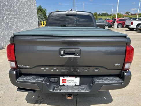 Used 2019 Toyota Tacoma TRD Sport AWD/4WD image 5