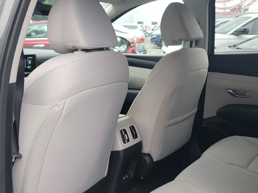 Used 2025 Hyundai Tucson SEL AWD/4WD image 17